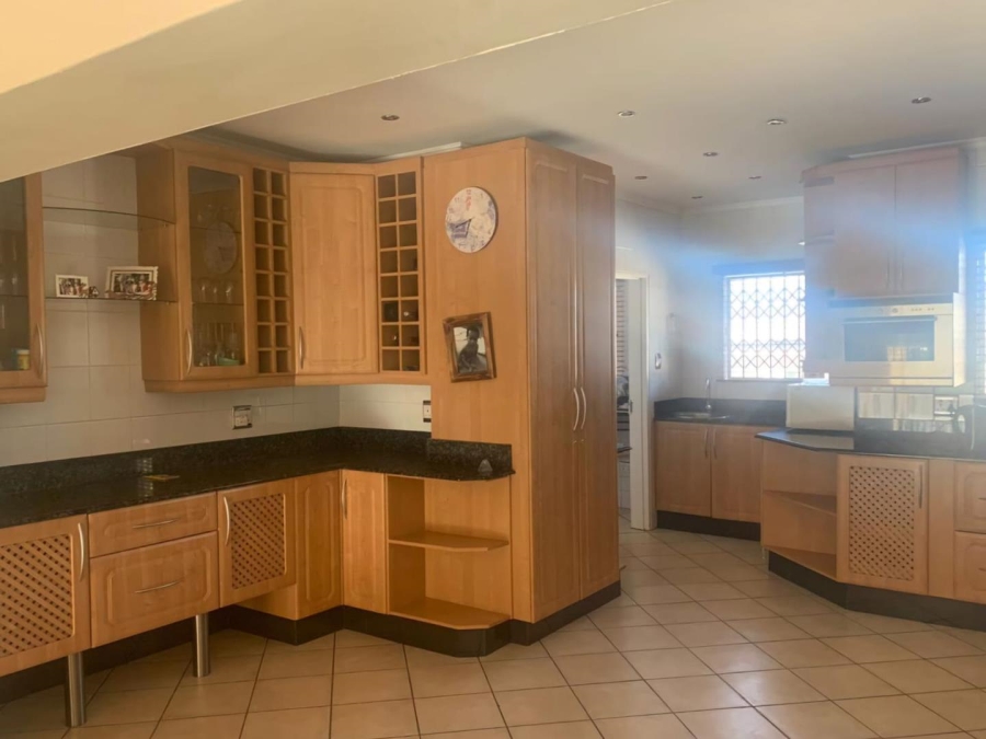 5 Bedroom Property for Sale in Ladybrand Free State